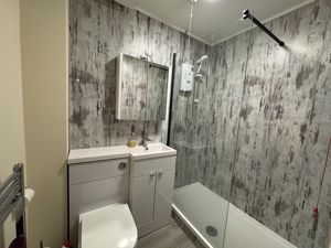 shower room- click for photo gallery